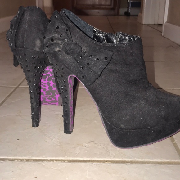 Heels - Picture 2 of 4